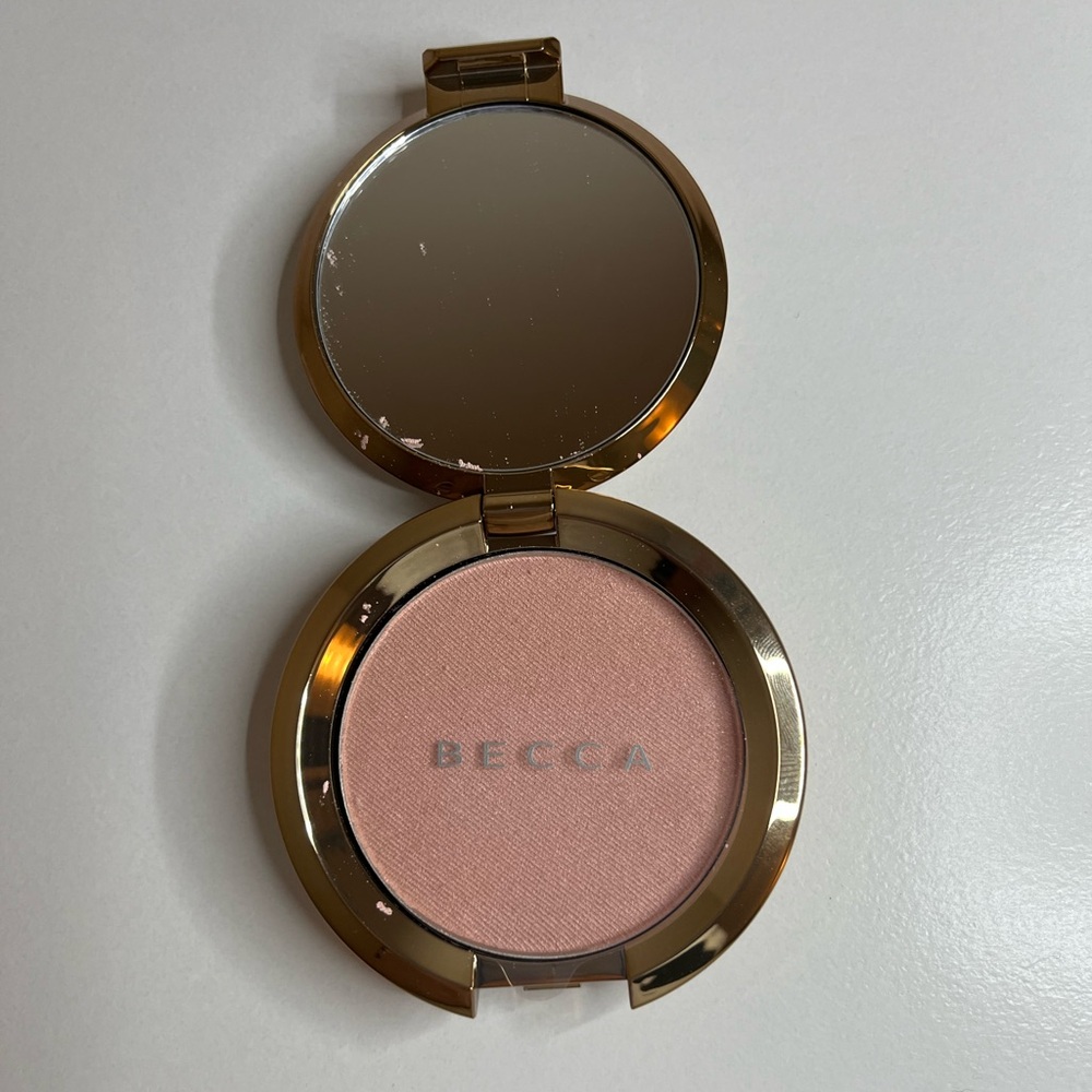 💐SOLD💐 Becca Rose Quartz Flashes Seashell Highlighter